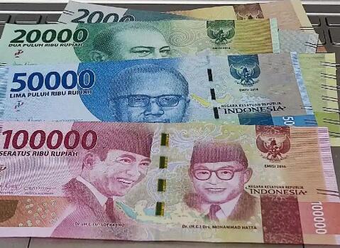 The Indonesian rupiah has fallen to its lowest level in nearly five years, with the central bank promising strong intervention