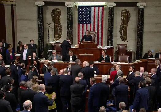 The US Senate passes a temporary funding bill, lifting the crisis of government shutdown